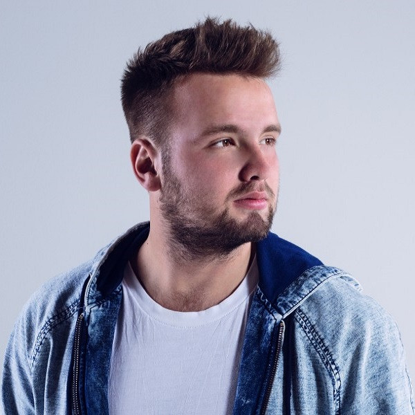 Photo of the German DJ and producer Topic.